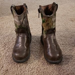 Toddler camo boots